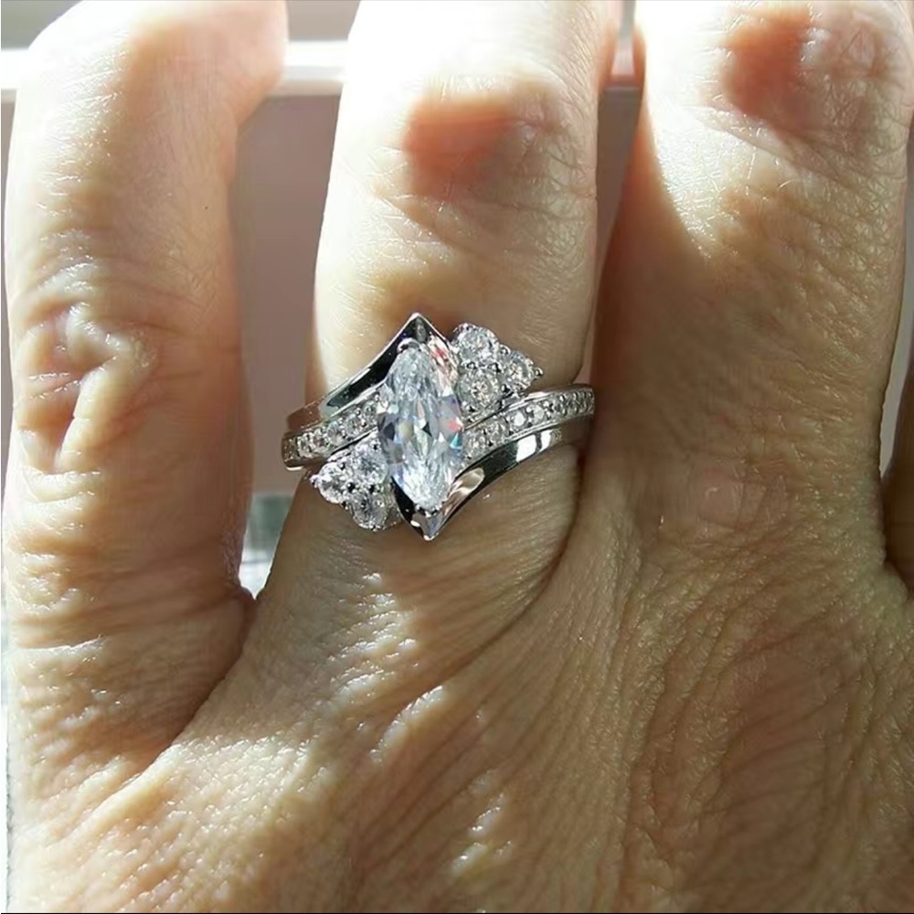 New Luxury 925 Silver Beautiful Diamond Ring - Picture 2 of 5